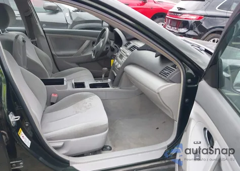 2010 Toyota Camry Le z USA, uszkodzony, nr VIN 4T4BF3EK9AR013683